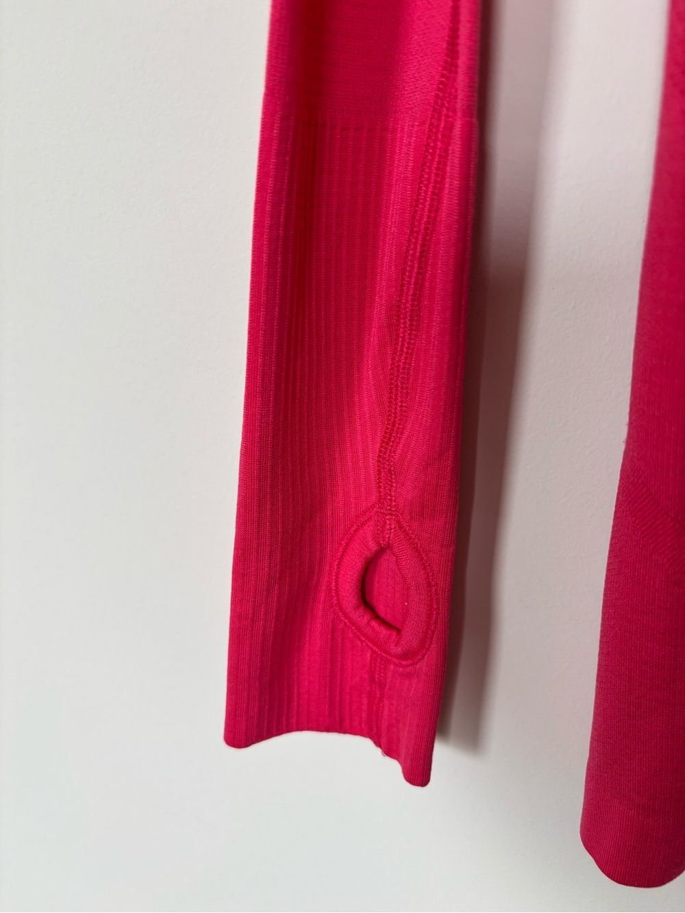 Lululemon Hot Pink Long Sleeve Workout Running Top With Thumb Holes Size 6 - Picture 4 of 5